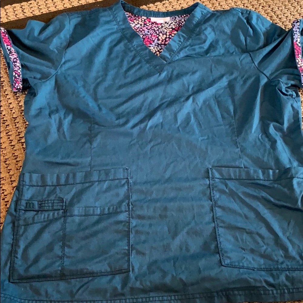 Maevn scrub top
